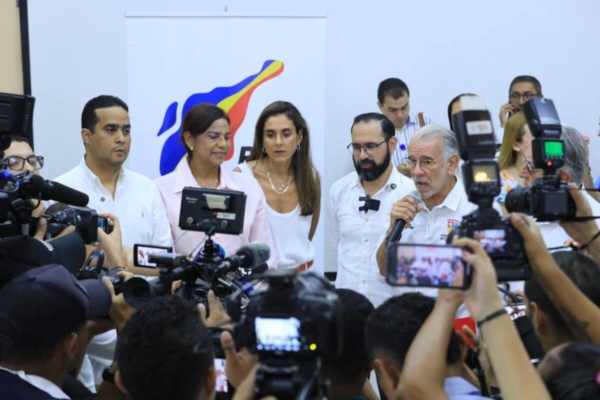 En la rueda de prensa, luego de la reunión de este sábado en Barranquilla, estuvieron el ministerio de Minas y Energía, Omar Andrés Camacho; el gobernador del Atlántico, Eduardo Verano, y Natalia Gutiérrez, presidenta de Acolgen.