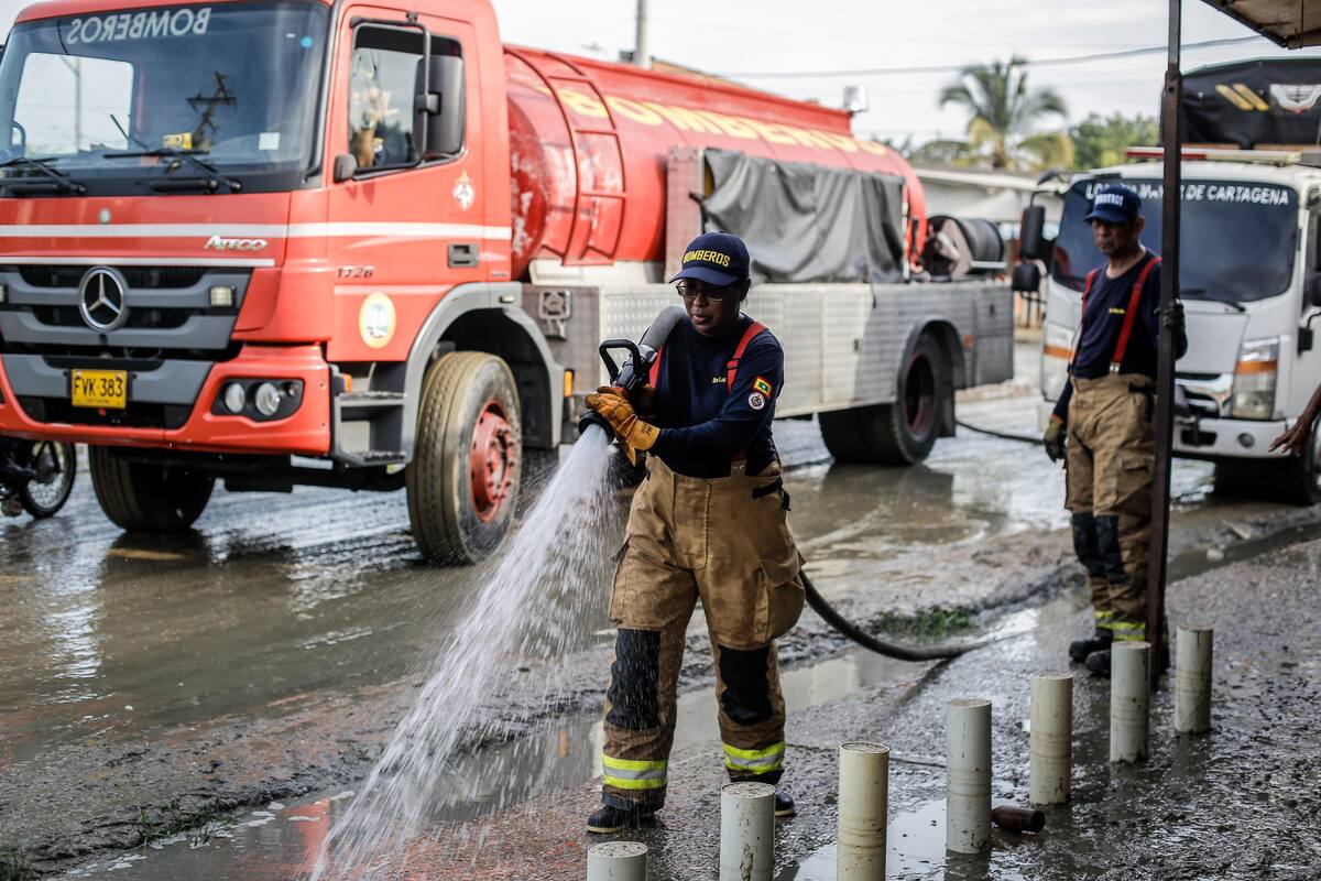 Autoridades atienden emergencia en Tierrabaja tras ruptura de tubo