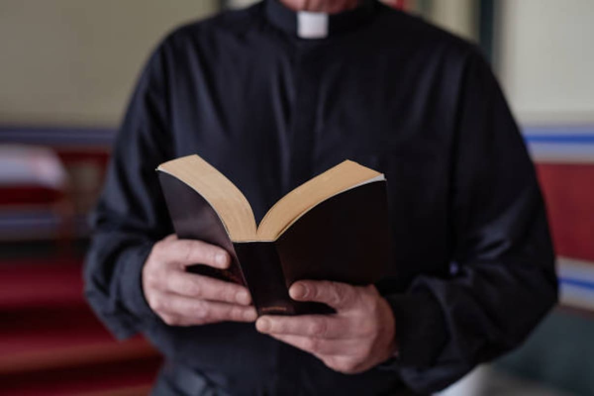 Ser sacerdote: la carrera que dura más que Medicina en Colombia
