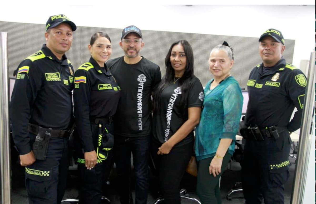 Personal de la Policía Metropolitana y del Distrito de Barranquilla que estarán al frente de Sala Estratégica de la Red de Apoyo del Grupo de Gestión Comunitaria.//Cortesía Policía Mebar.