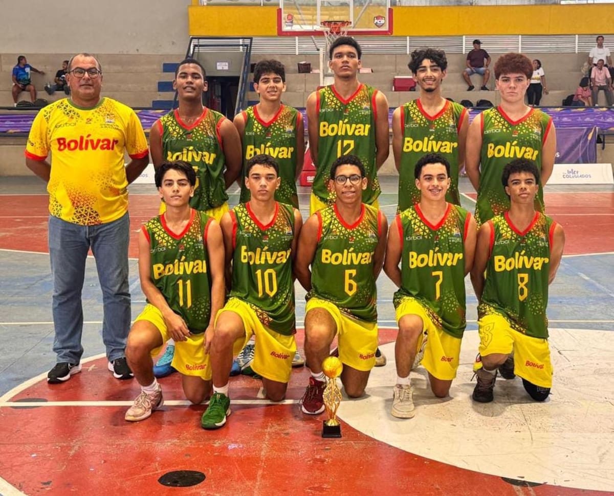 En baloncesto, Salesianos sacó su casta y se hizo con el título regional. //CORTESÍA