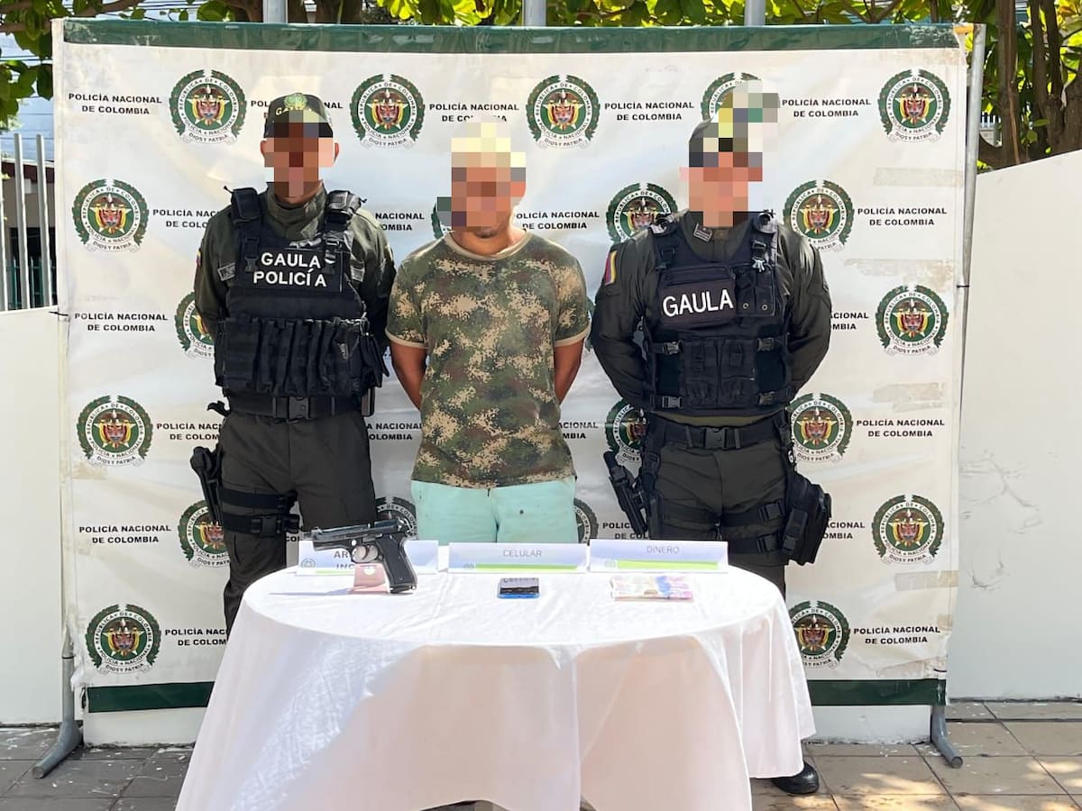 Uno de los presuntos extorsionistas capturados durante procedimientos por el Gaula de la Policía. // SUMINISTRADA POR LAS AUTORIDADES.