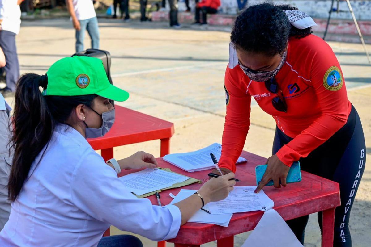 Salvavidas de Cartagena tendrán contrato y seguirán labores en 2022
