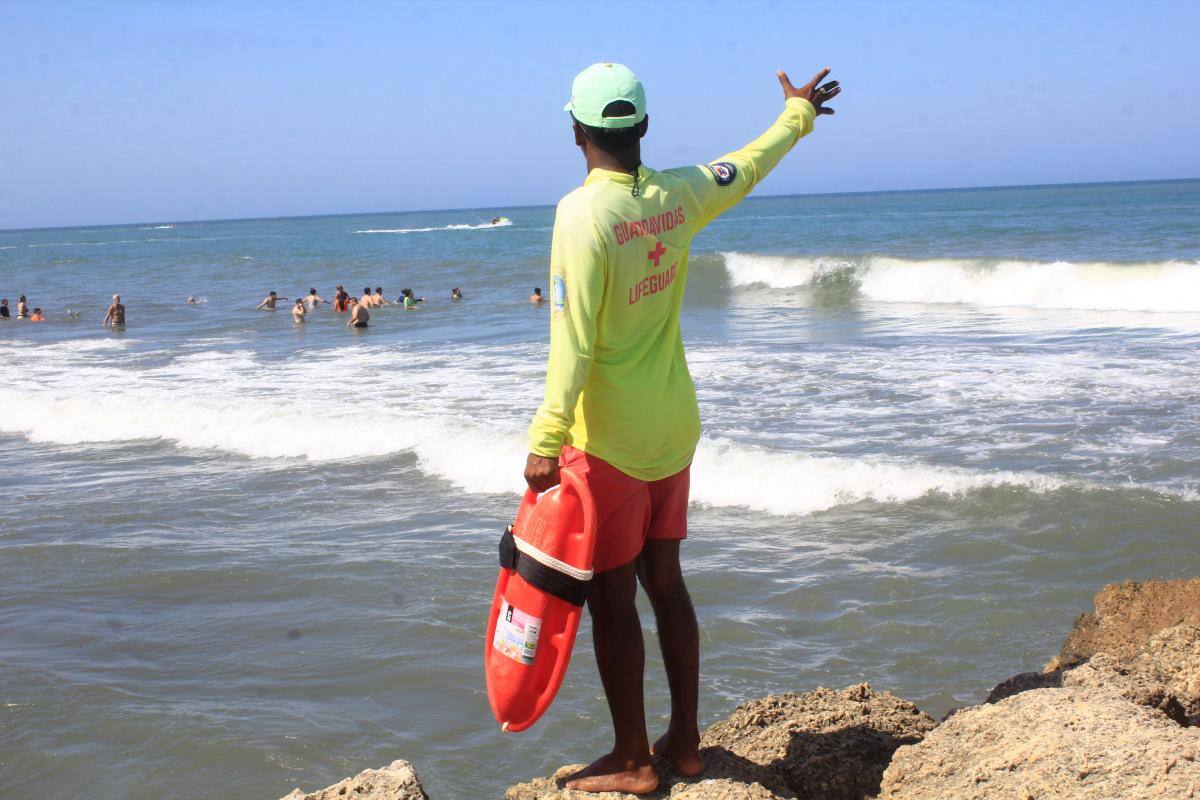 A diario, bomberos salvan vidas en el mar: van 7 ahogados en el 2022