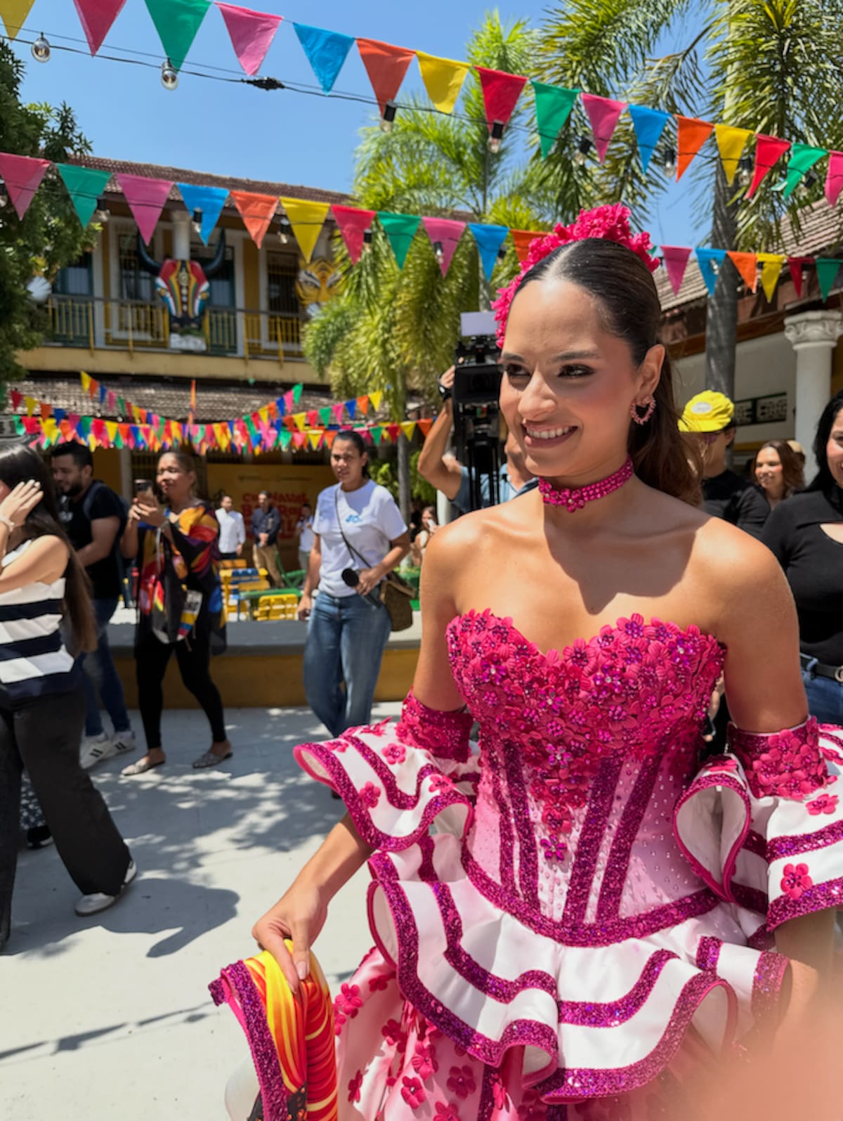 Salwa Maloof Habib, en el patio de Casa del Carnaval para entrevistarse con los periodistas.//El Universal.