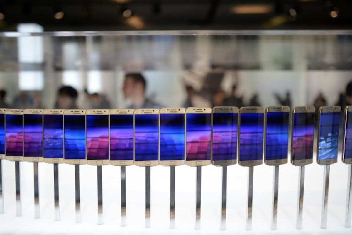 Samsung anunció la llegada al mercado de sus dos nuevos teléfonos inteligentes: Galaxy S6 y Samsung S6 Edge. AP Manu Fernandez