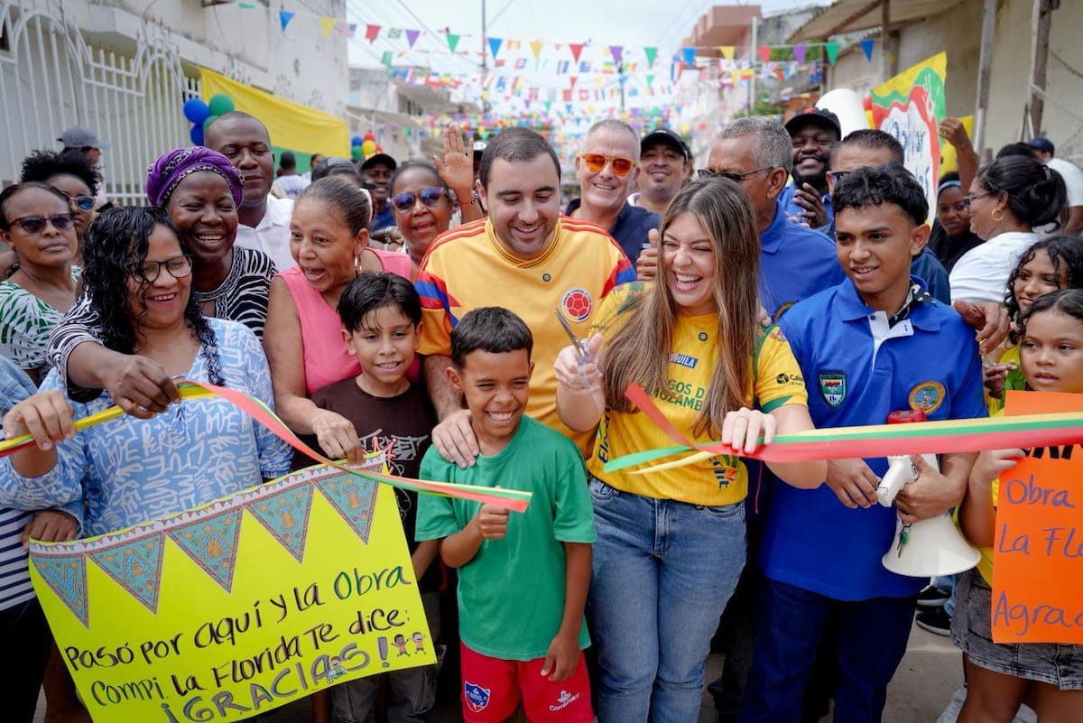 El gobernador de Bolívar, Yamil Arana Padauí, lideró la entrega de calles en el barrio San Fernando. // Foto: Cortesía - Gobernación de Bolívar.