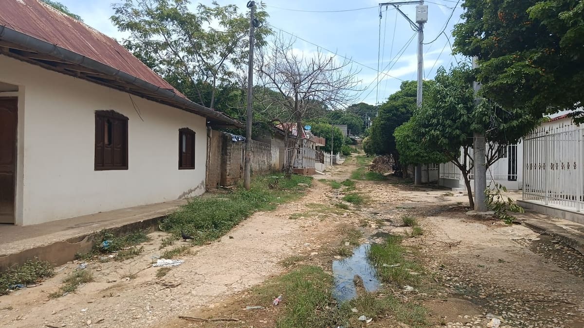 La Gobernación de Bolívar reabrió el proceso de contratación para obras de pavimentación vial en San Juan Nepomuceno y San Cristóbal. // Foto: Cortesía - Adrián Ferradánez.