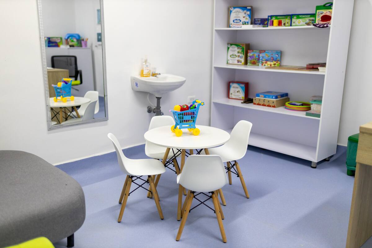 Espacio para niños en la sala de rehabilitación física en el Hospital Local de San Juan Nepomuceno. // Foto: Cortesía.