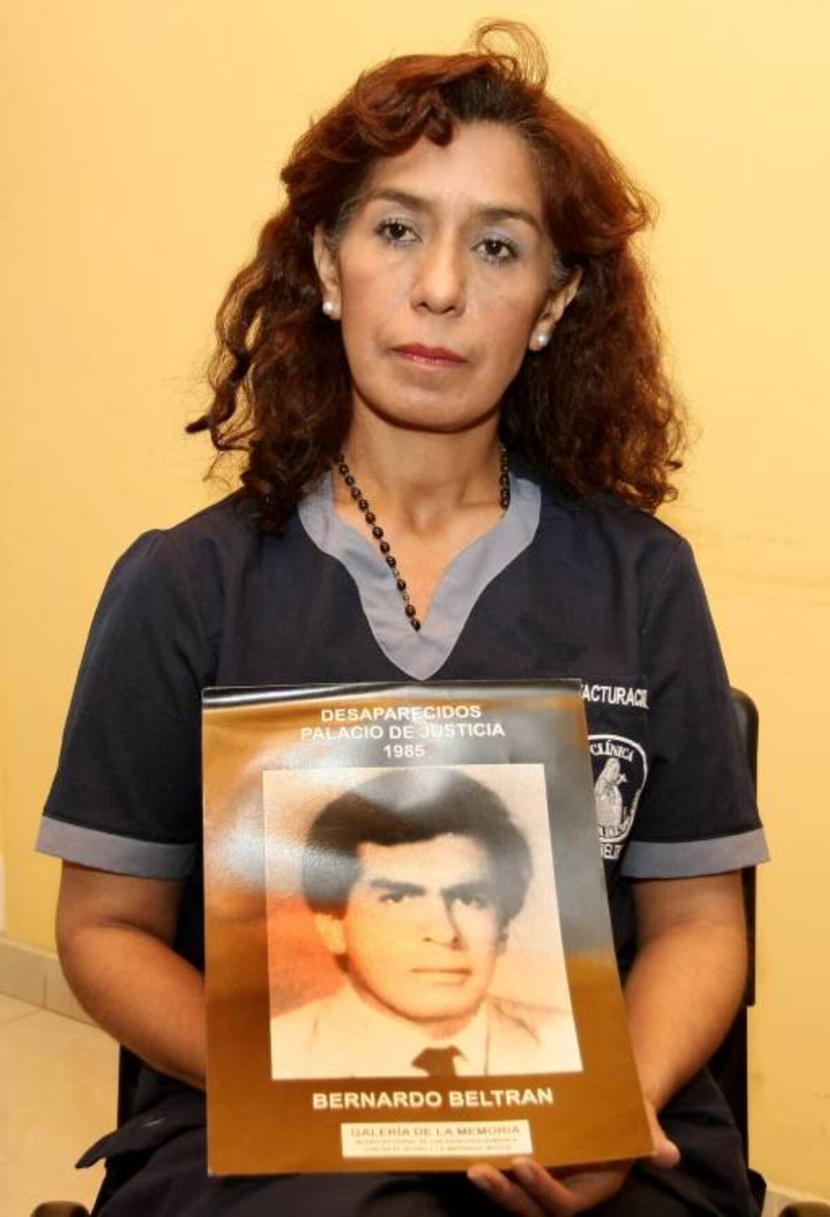 Sandra Beltrán Hernández, hermana menor de Bernardo Beltrán Hernández, desaparecido en el Palacio de Justicia y quien era mesero en la cafetería de esa edificación. NELSON RÍOS - COLPRENSA