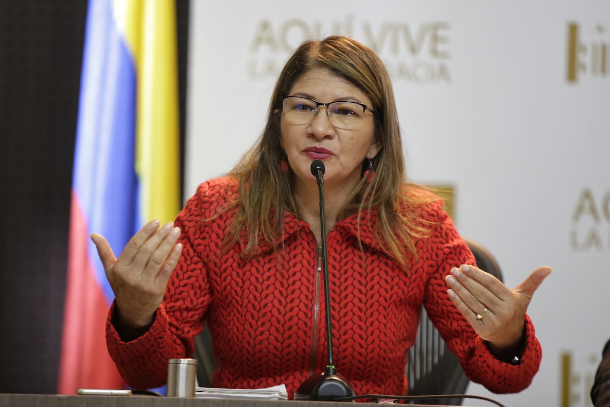 Polémica por título otorgado a senadora Sandra Ramírez en la Fundación San José