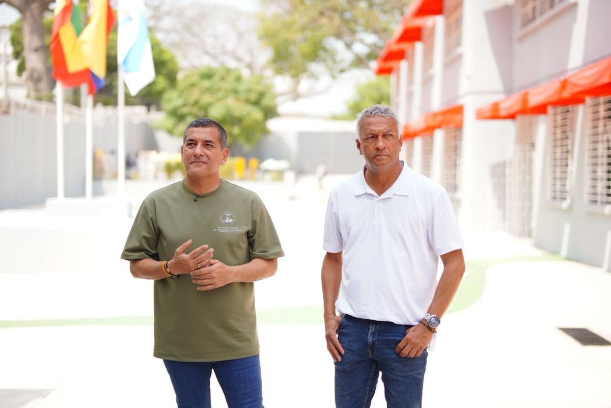 Alcalde Dumek Turbay hizo última inspección antes de la reapertura del colegio Santa María el próximo lunes 2 de marzo. // Foto: cortesía - Alcaldía de Cartagena.
