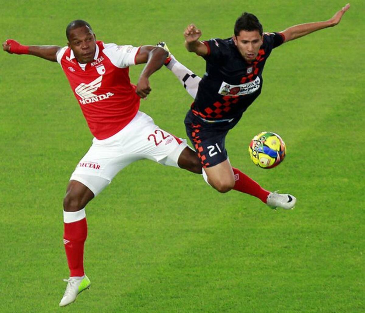 Santa Fe recibió al Boyacá Chicó en la fecha 15 de la Liga Postobón. COLPRENSA