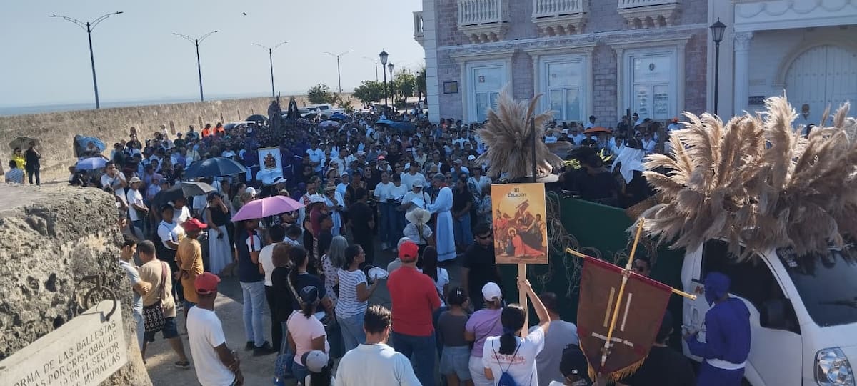 Santo Viacrucis por las calles del Centro Histórico. // Óscar Díaz - El Universal