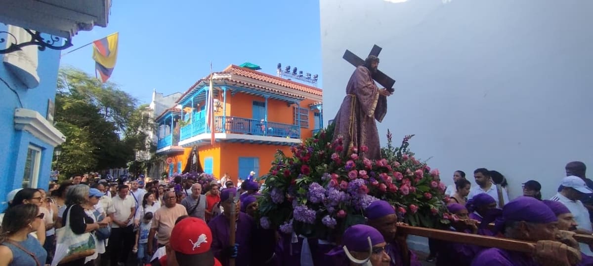 Santo Viacrucis por las calles del Centro Histórico. // Óscar Díaz - El Universal