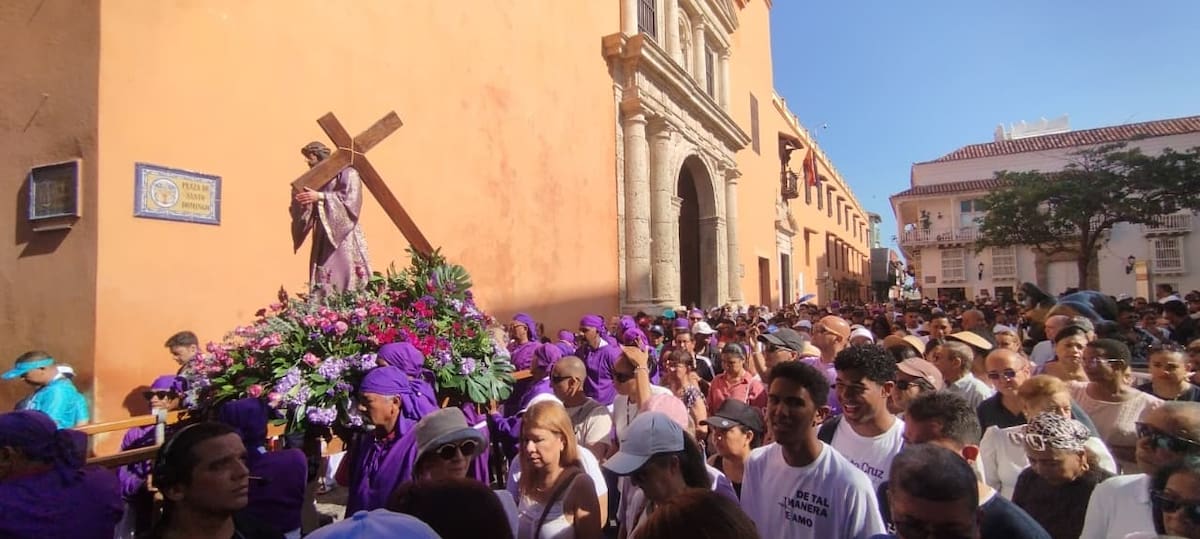 Santo Viacrucis por las calles del Centro Histórico. // Óscar Díaz - El Universal