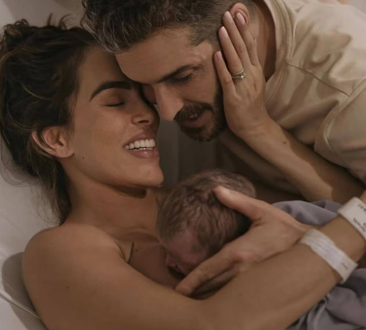 Sara Corrales y Damián Pasquini celebraron la llegada de Mila, su primera hija, con una emotiva publicación en redes sociales. Foto Instagram @saracorrales.