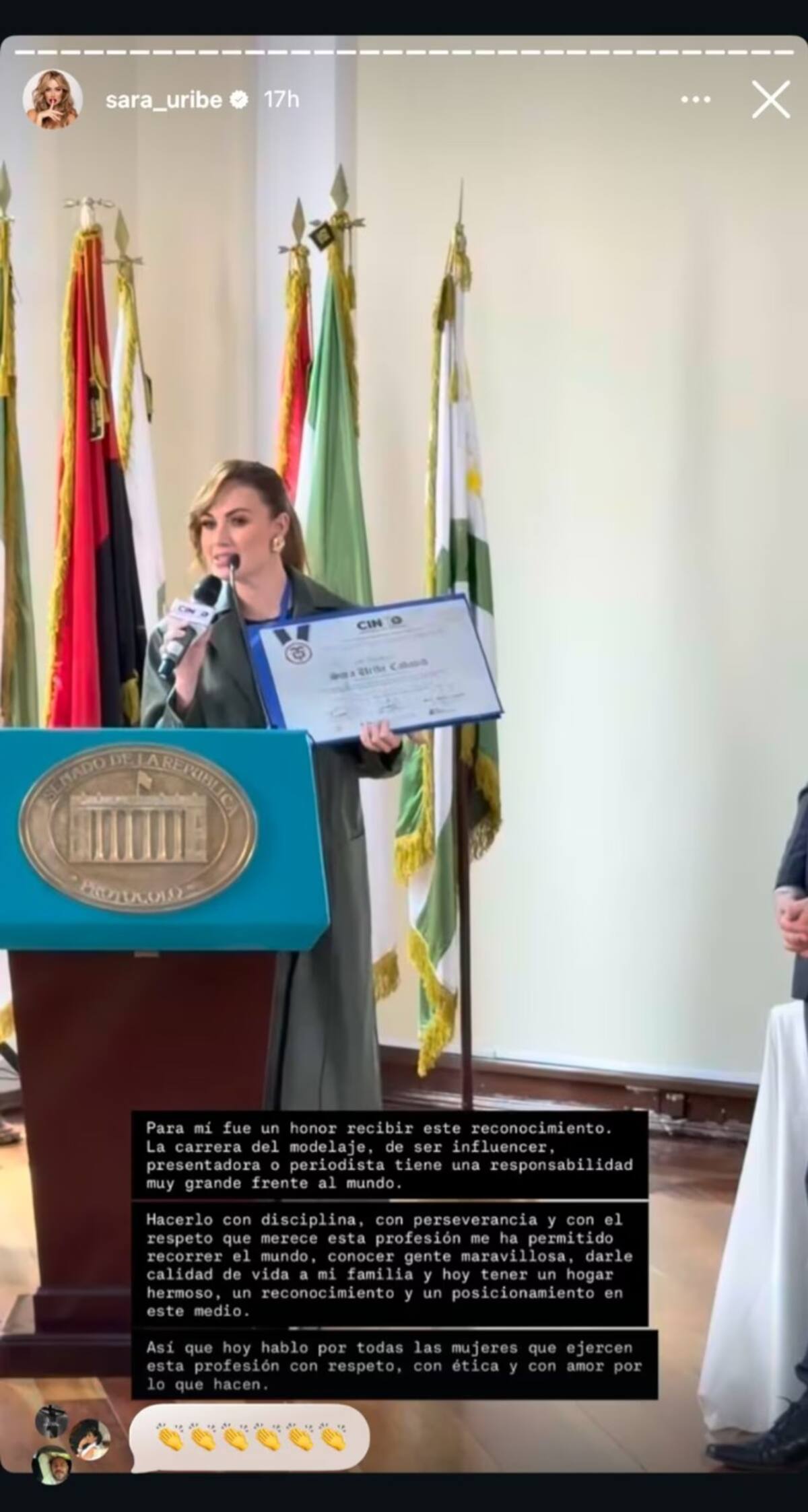 Sara Uribe recibiendo su reconocimiento en el Congreso De La República. //Foto: IG @sara_uribe.
