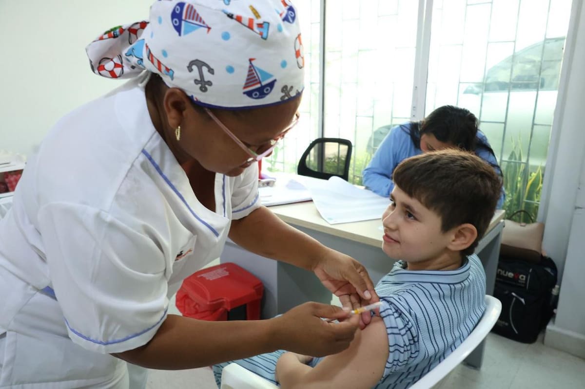 Niños y niñas de 1 a 10 años deben contar con dos dosis de vacuna triple viral. // Foto: cortesía - Gobernación de Bolívar
