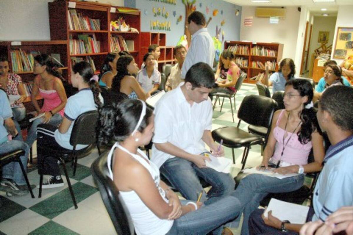 La escritura creativa es motivada entre los jóvenes a través del taller Páginas de Agua y actividades desarrolladas en el Banco de la República.