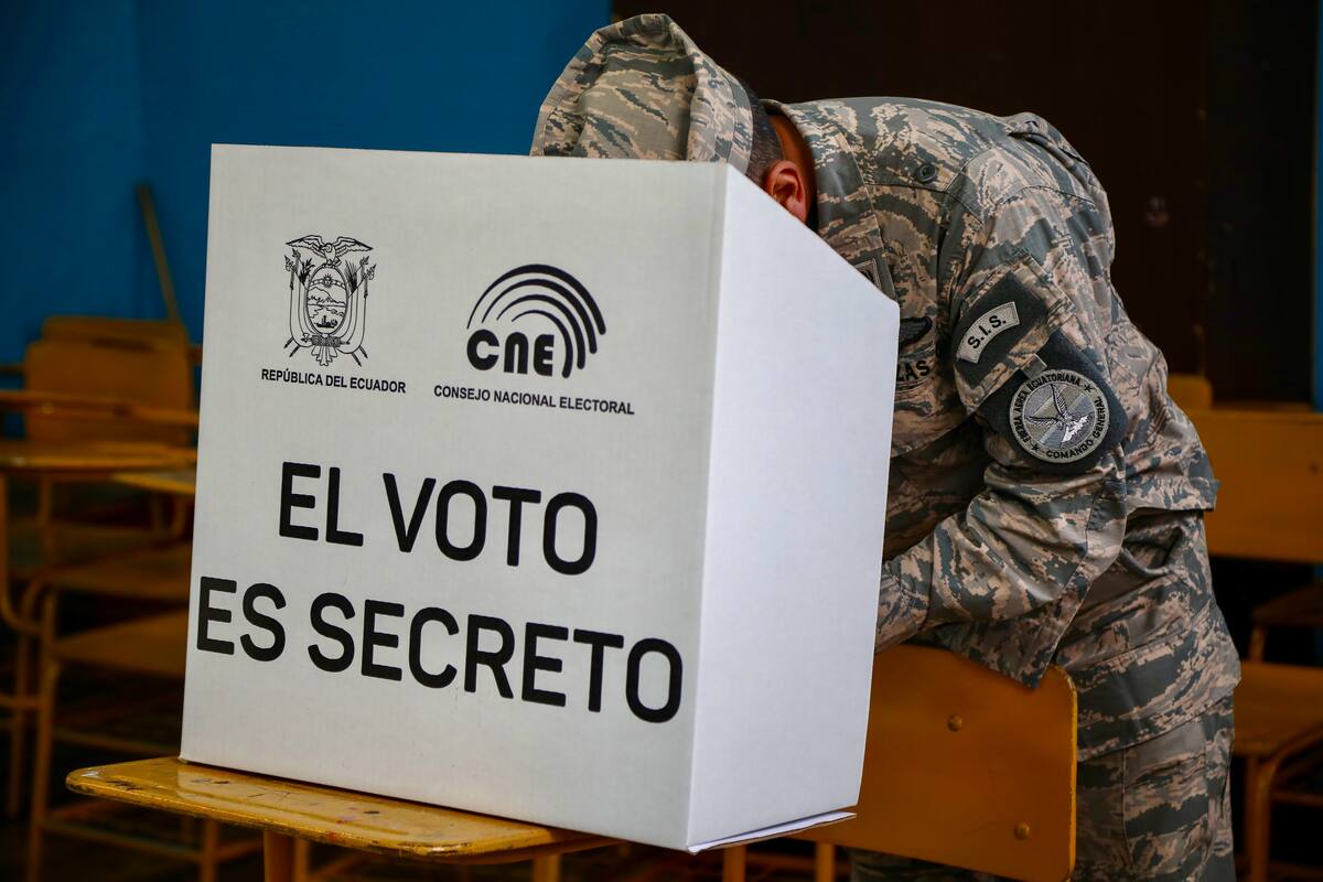 Se inicia la votación en la jornada de elecciones generales de Ecuador. // Foto: EFE/Gianna Benalcazar