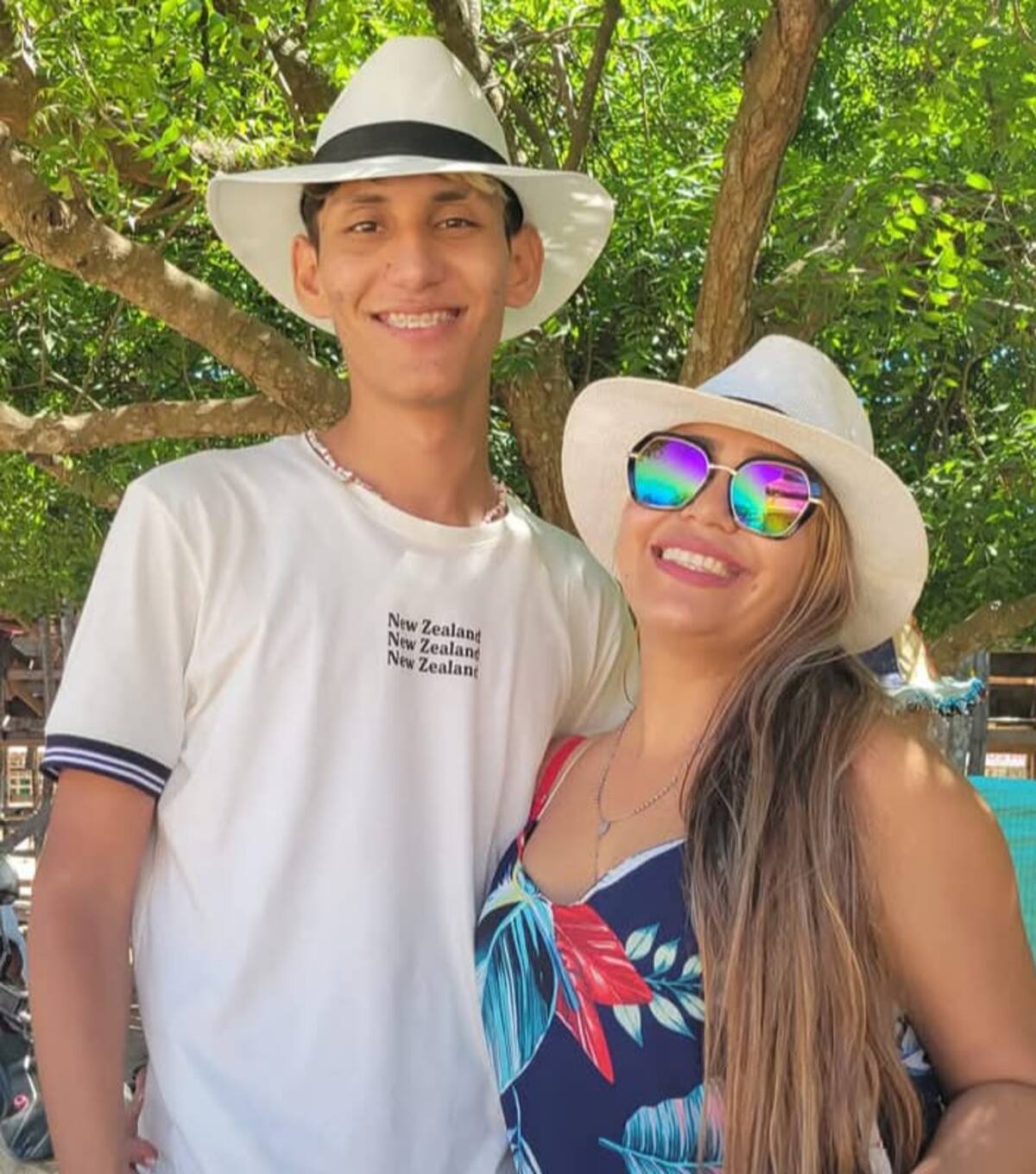Sebastián Munive Velásquez junto a su madre, Luz Elena Velásquez. // Foto: cortesía
