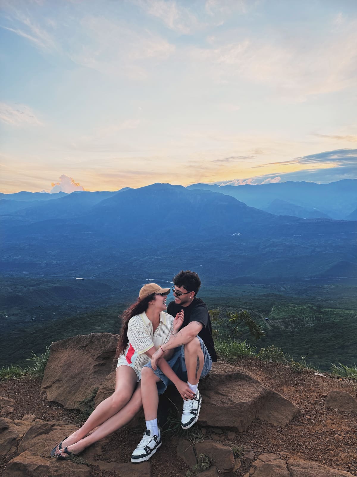 La pareja, que tiene una hija en común, confirmó el fin de su relación después de varios años juntos. Camila explicó que no revelará las razones de la decisión.// Foto tomada de IG: @sebas