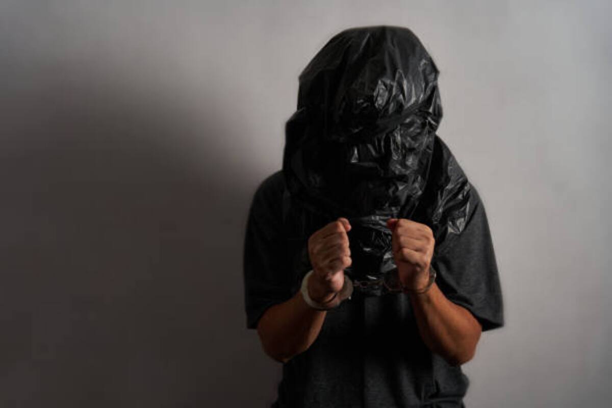 Una persona víctima de secuestro. Pixabay //