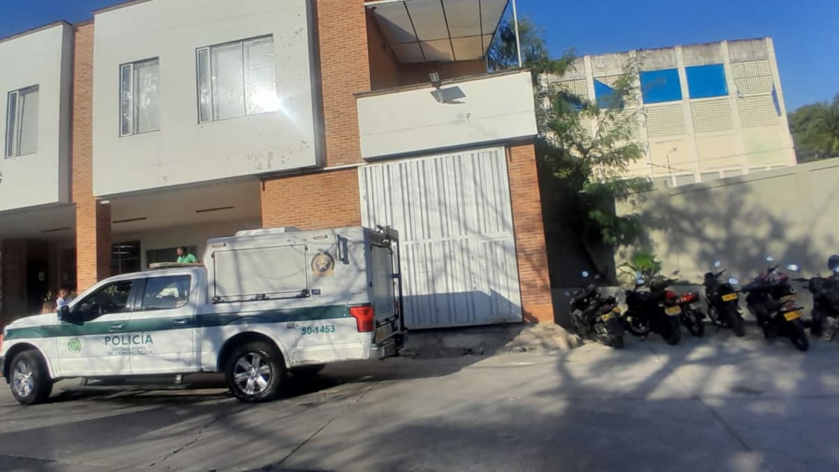 El cuerpo del joven, de 29 años, fue trasladado a la sede de Medicina Legal, en Zaragocilla. // Foto: El Universal