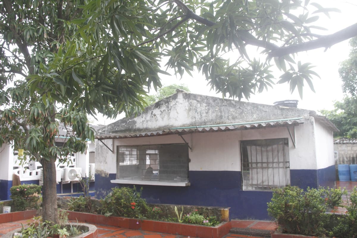 Clases en riesgo por inundaciones: exigen nueva sede para colegio Emiliano Alcalá