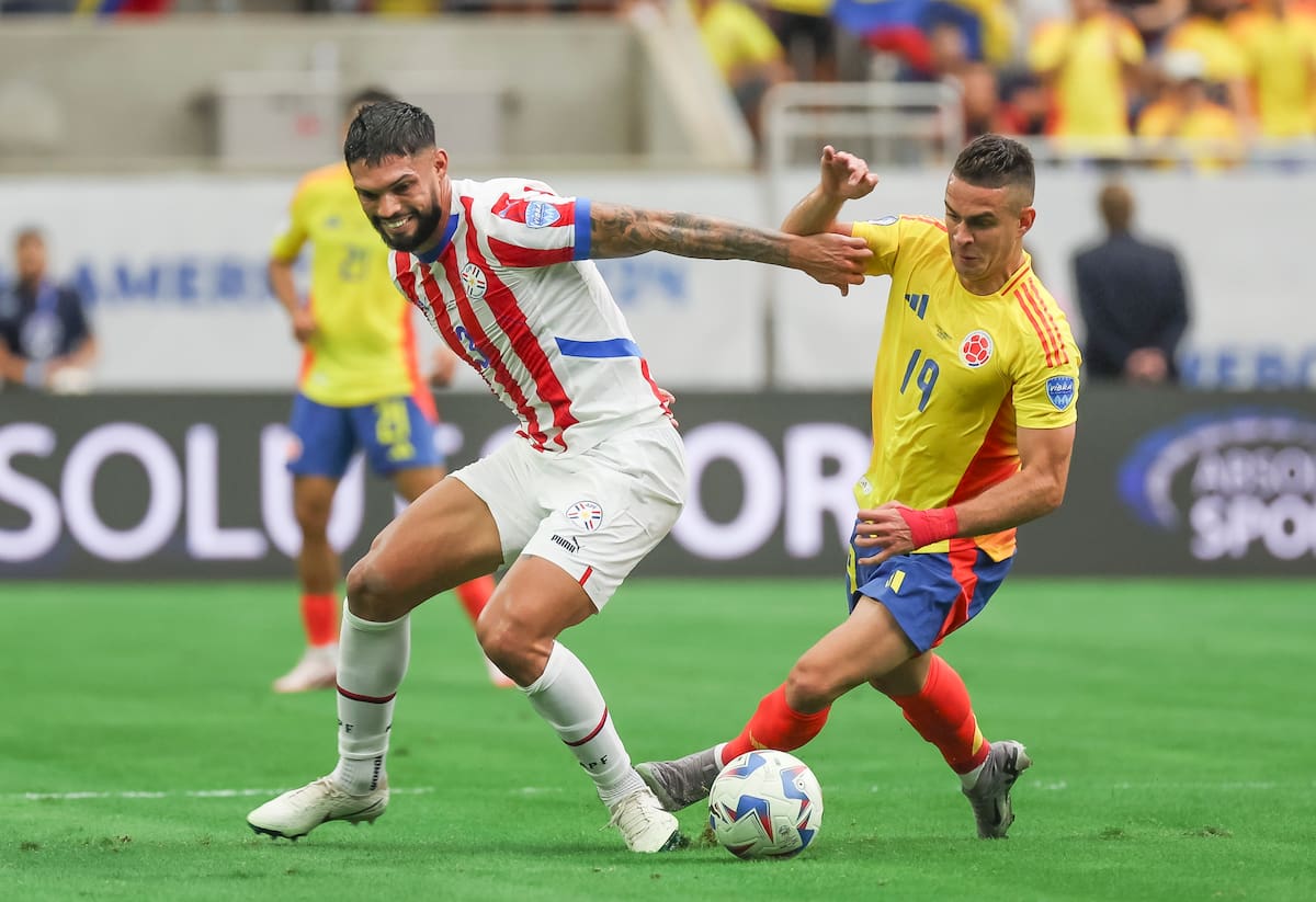 Rafael Santos Borré, jugador de la selección Colombia, en el compromiso ante Paraguay en la Copa América.