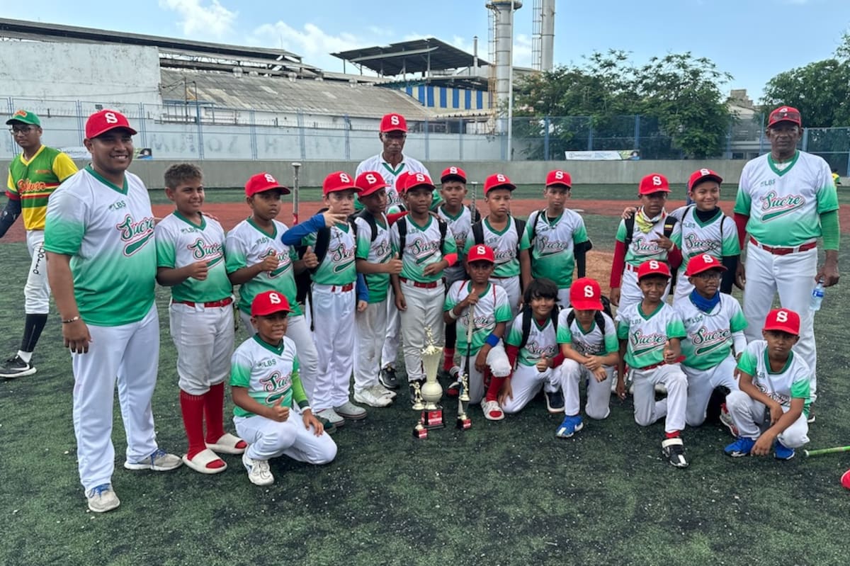 Jugadores y cuerpo técnico del seleccionado de Sucre que quedó subcampeón del Nacional Sub-10 de Béisbol.