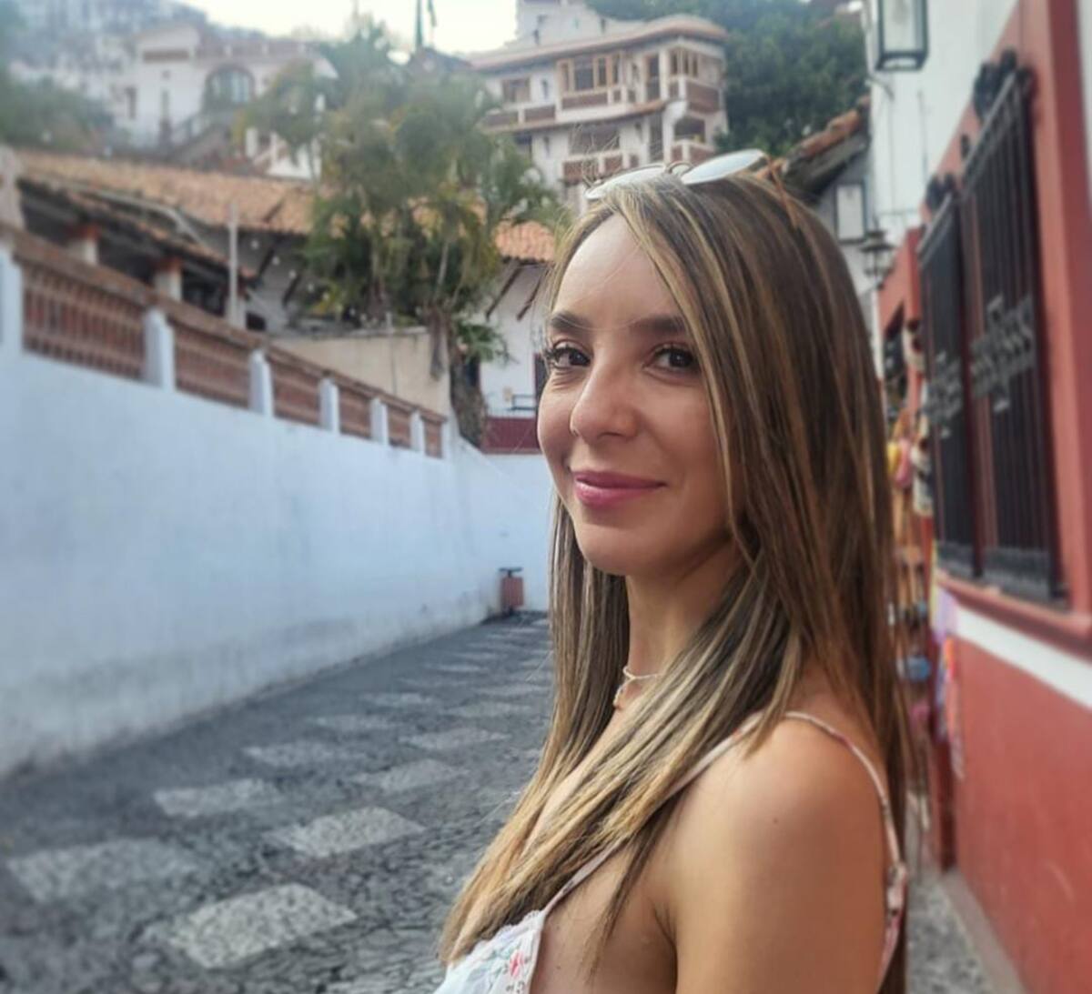 Selene Flores, presentadora mexicana que se desplomó en pleno noticiero. // Tomada de IG @selene_flowers.