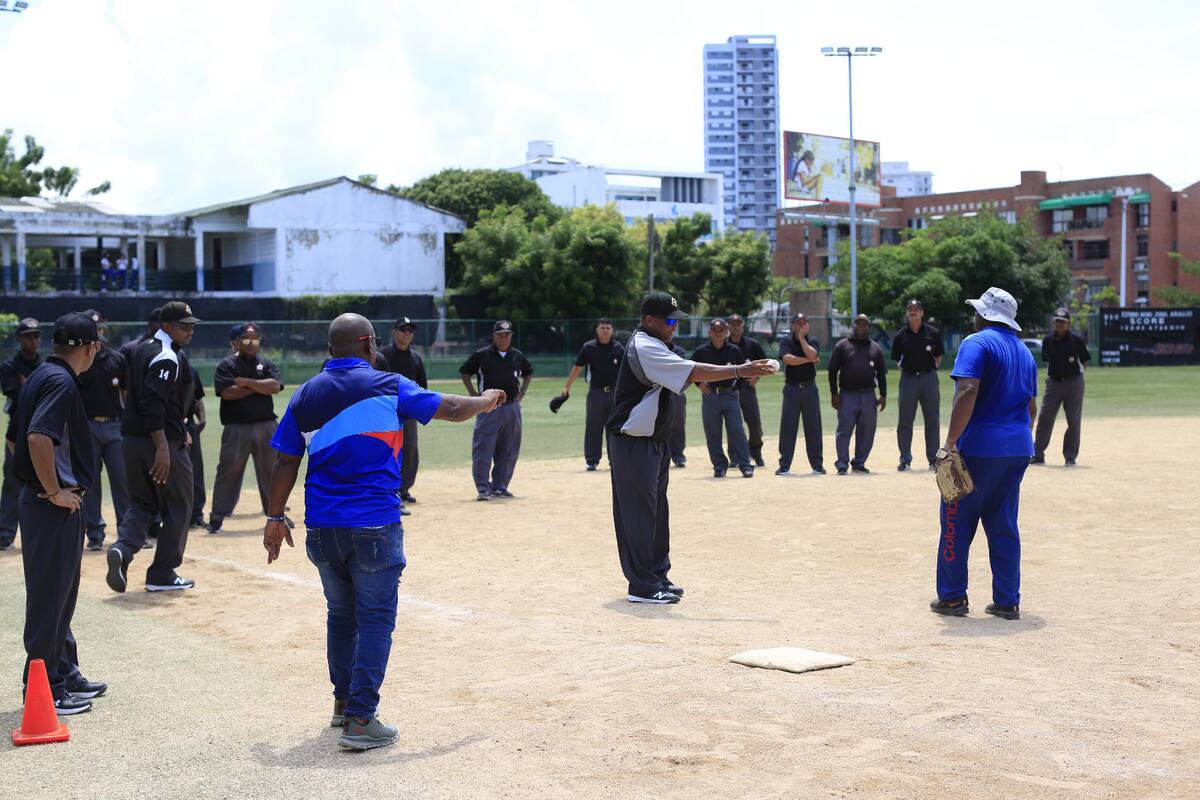 Seminario para Árbitros de Béisbol en Cartagena.