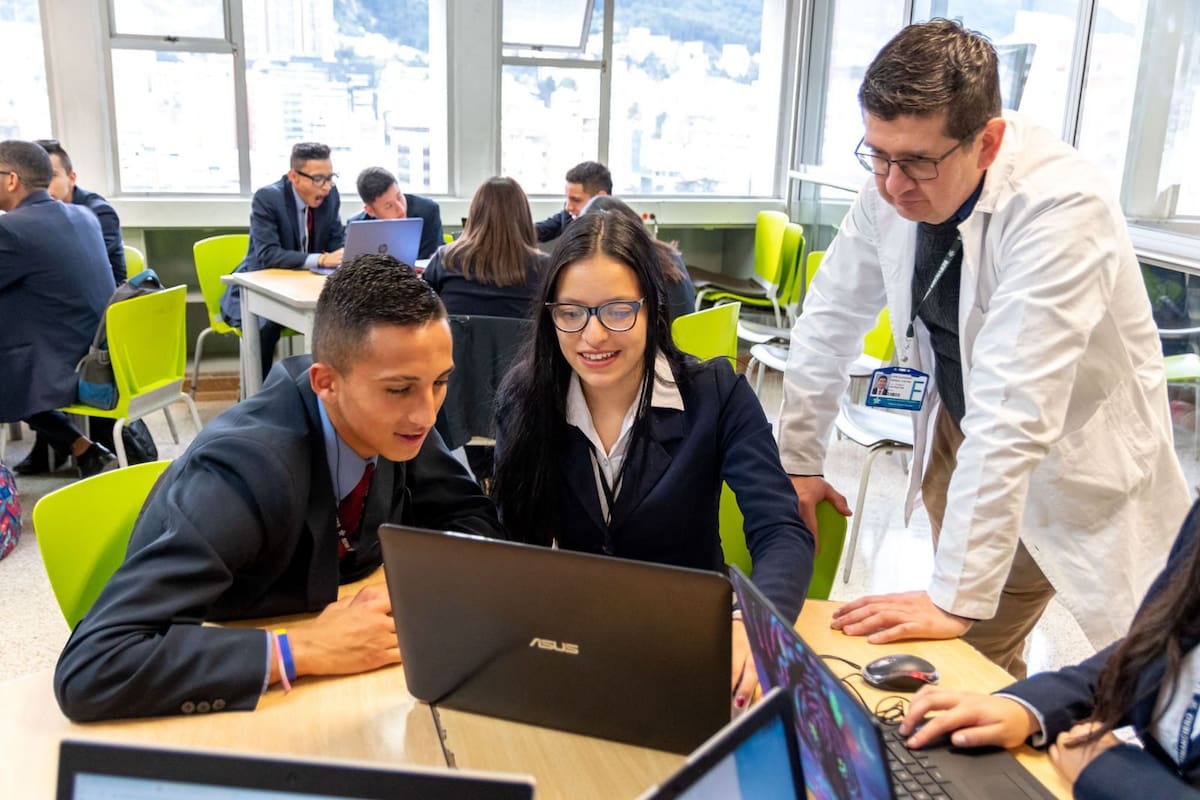 La Entidad ofrece a miles de colombianos programas de formación que van desde las 48 horas hasta los tres meses. // Foto: Cortesía - SENA.