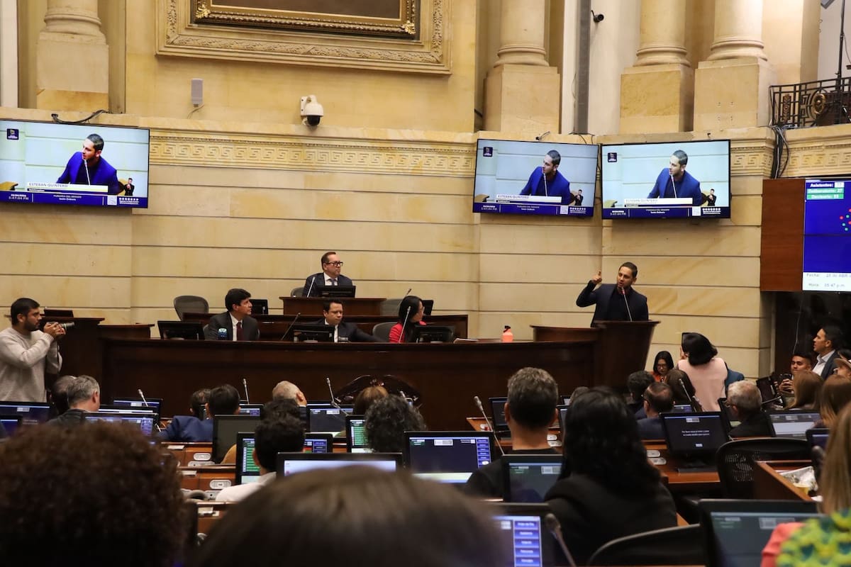 Atentados desatan duro cruce entre petrismo y uribismo en Senado. // Foto: Colprensa.