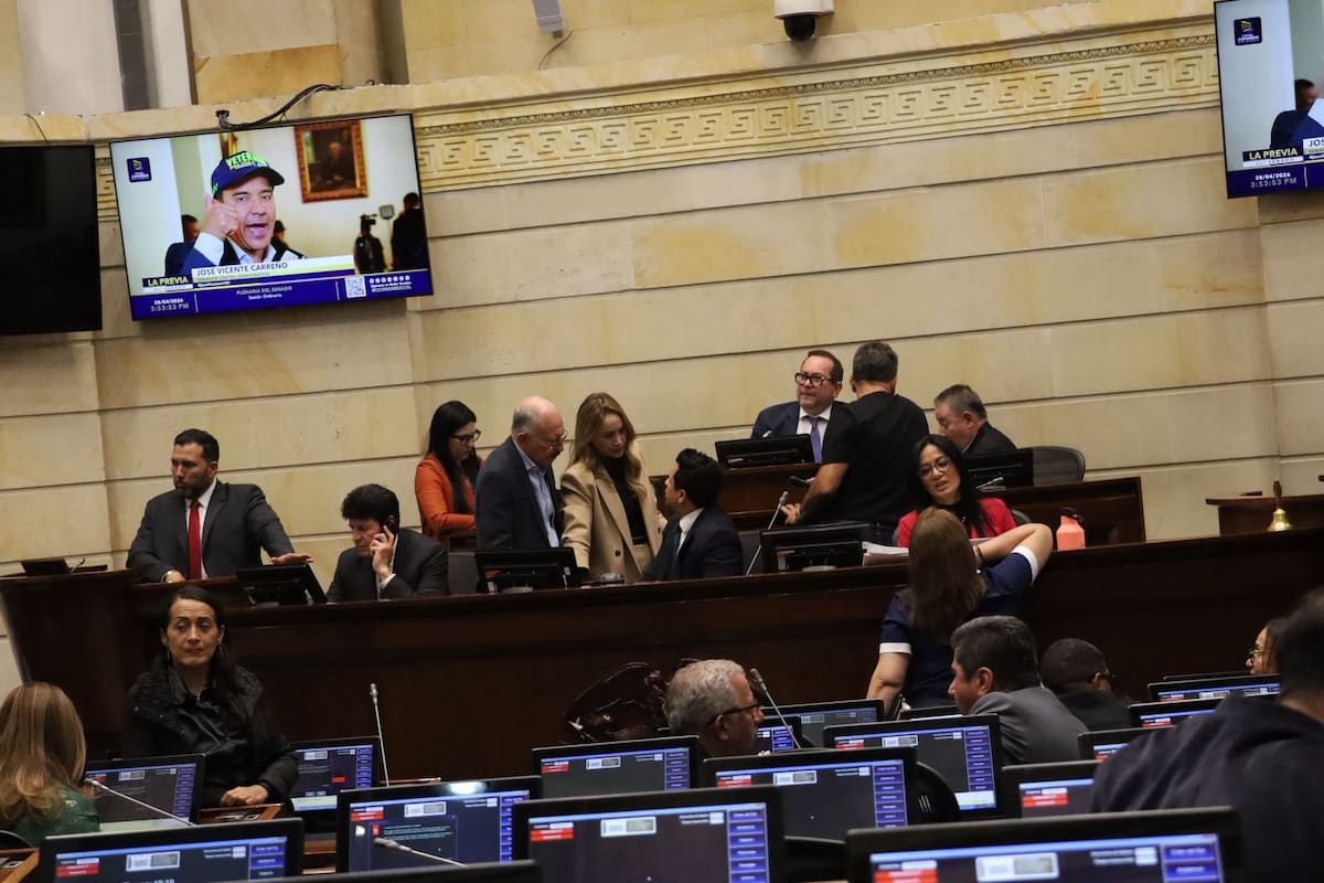 Atentados desatan duro cruce entre petrismo y uribismo en Senado. // Foto: Colprensa.