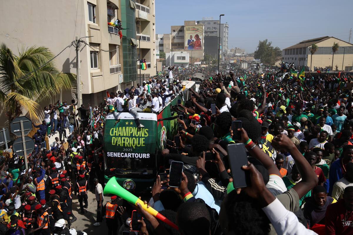 Video: Senegal desata la locura por la llegada de los campeones
