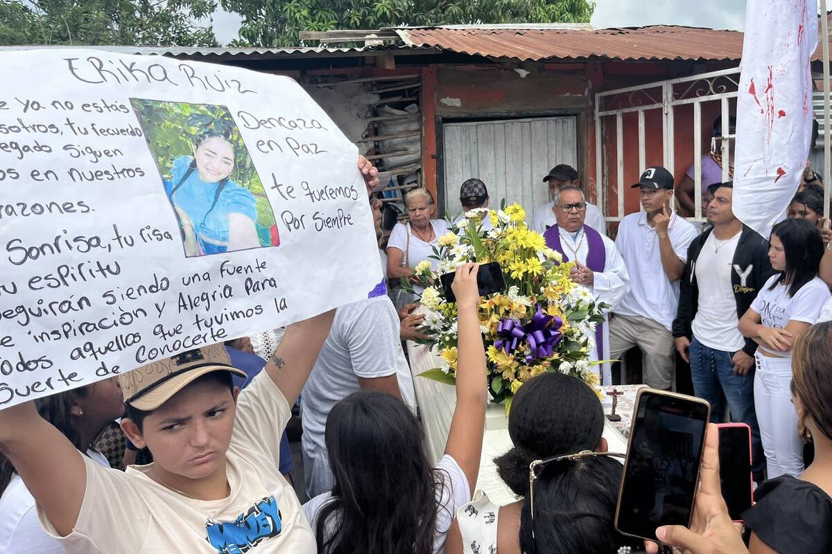 Así despiden a Erika Ruiz, la mujer asesinada por su pareja en El Carmen