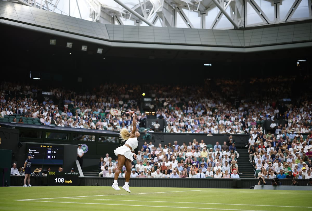 Serena Williams cae con orgullo y honor en su regreso a Wimbledon a sus 44 años. // Foto: EFE/EPA/TOLGA AKMEN