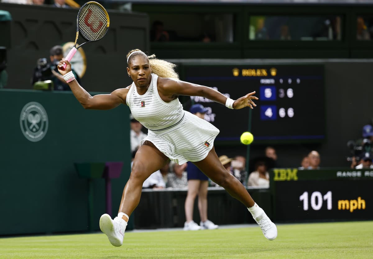 Serena Williams cae con orgullo y honor en su regreso a Wimbledon a sus 44 años. // Foto: EFE/EPA/TOLGA AKMEN