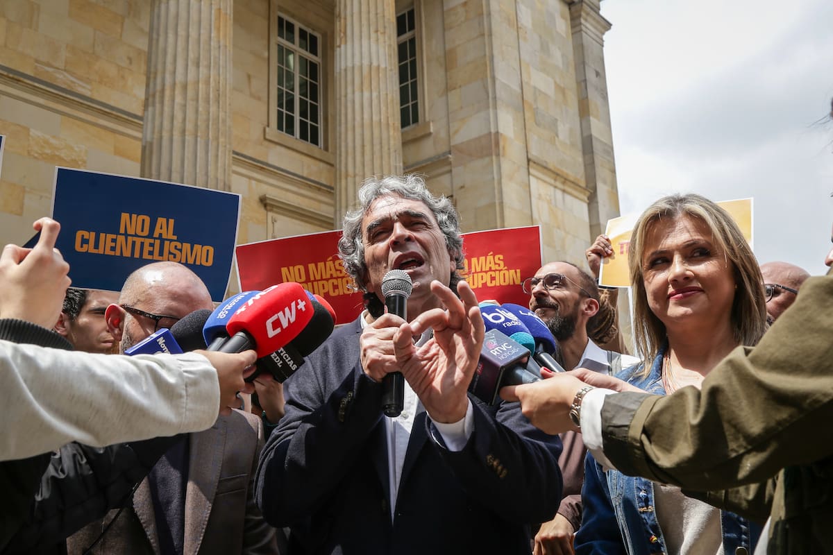 El candidato lanzó críticas a Iván Cepeda, Paloma Valencia y Abelardo de la Espriella. // Foto: Colprensa - Catalina Olaya.
