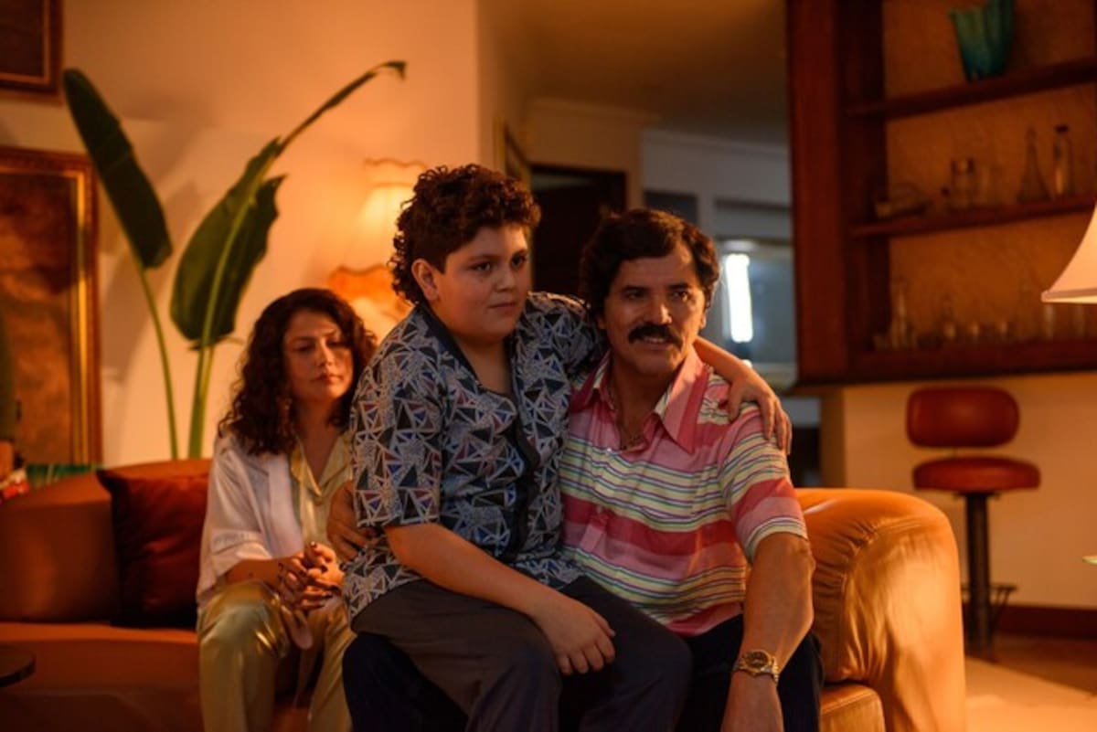 Disney+ estrena este miércoles una serie que promete mostrar el lado que nunca vimos: la infancia del hijo de Pablo Escobar rodeado de sicarios. John Leguizamo regresa a Colombia para este papel histórico. //Foto: cortesía.