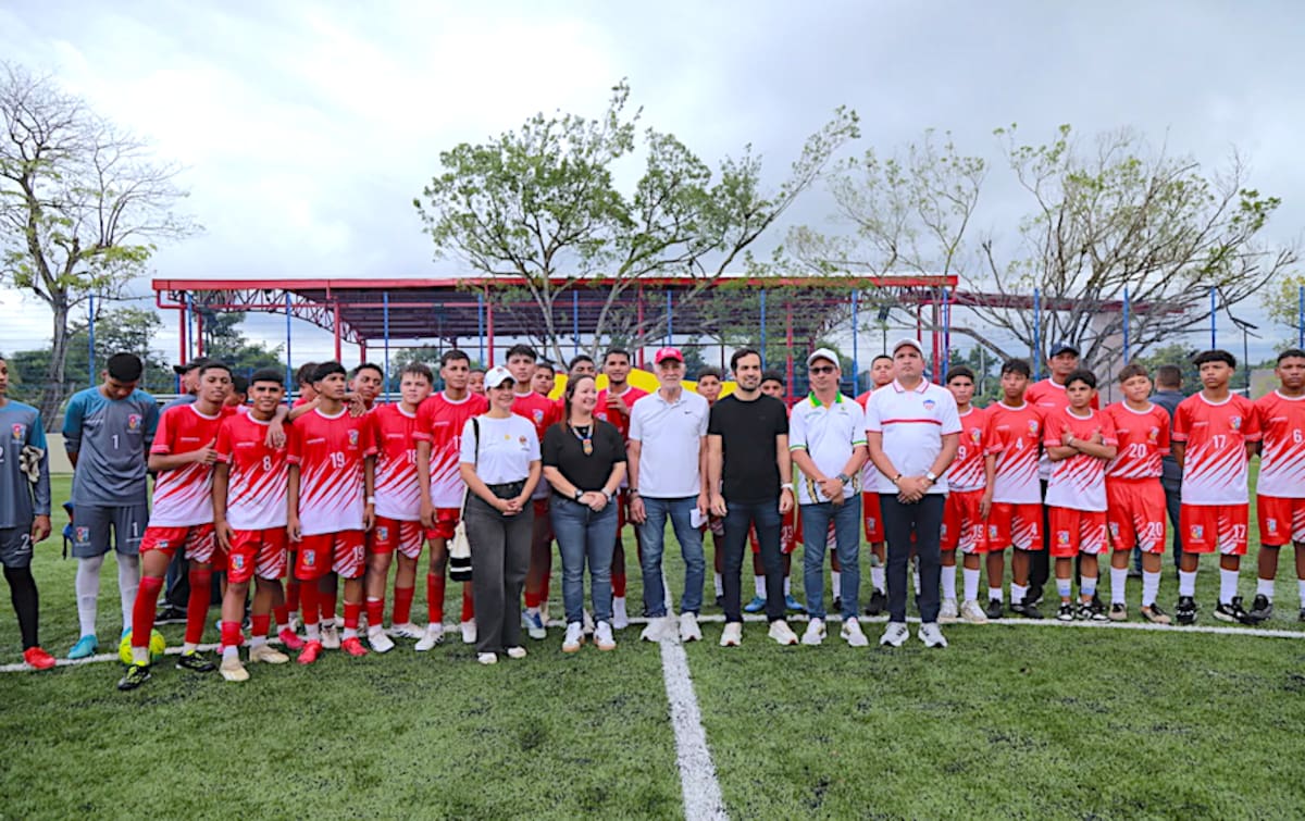 Aspecto de la inauguración de la sexta edición del torneo Golea Atlántico que se cumplió el pasado fin de semana en el Polideportivo del municipio de Polonuevo.//Cortesía DCGDA.