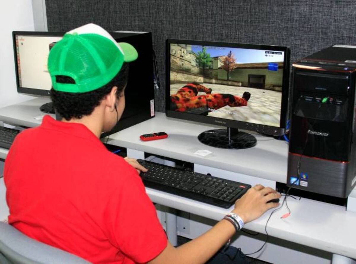 En el primer piso se desarrollaba el Game Fest donde se organizaron campeonatos y partidas amistosas en torno a famosos video juegos desarrollados enteramente en Software Libre. “Open Arena”, “Urban Terror” y “Frest On Fire” fueron los juegos estrella del evento. Dagoberto Cabarcas - El Universal