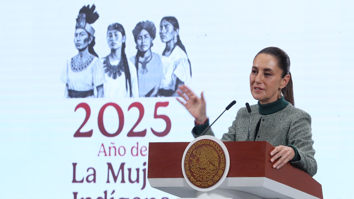 La presidenta de México, Claudia Sheinbaum, habla durante una rueda de prensa. // Foto: EFE/ Mario Guzmán.