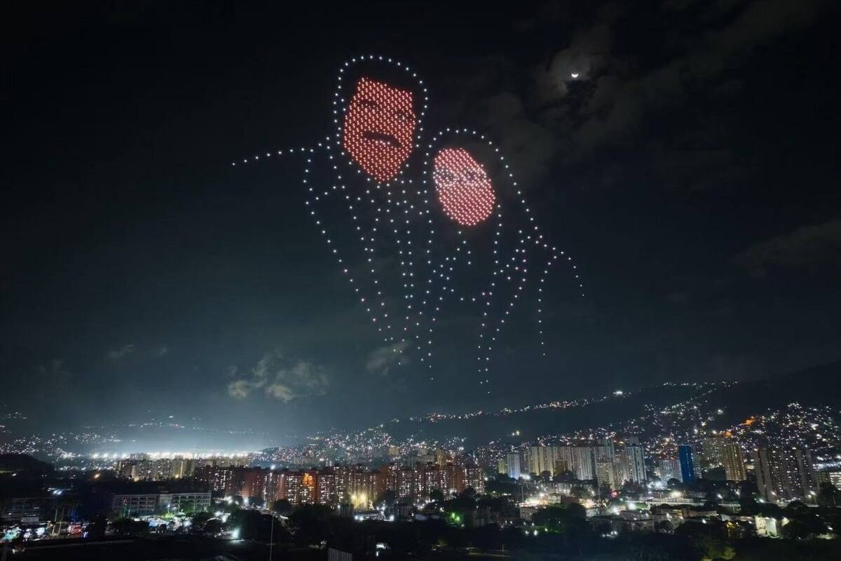 Caracas se iluminó con drones pidiendo libertad de Nicolás Maduro y Cilia Flores