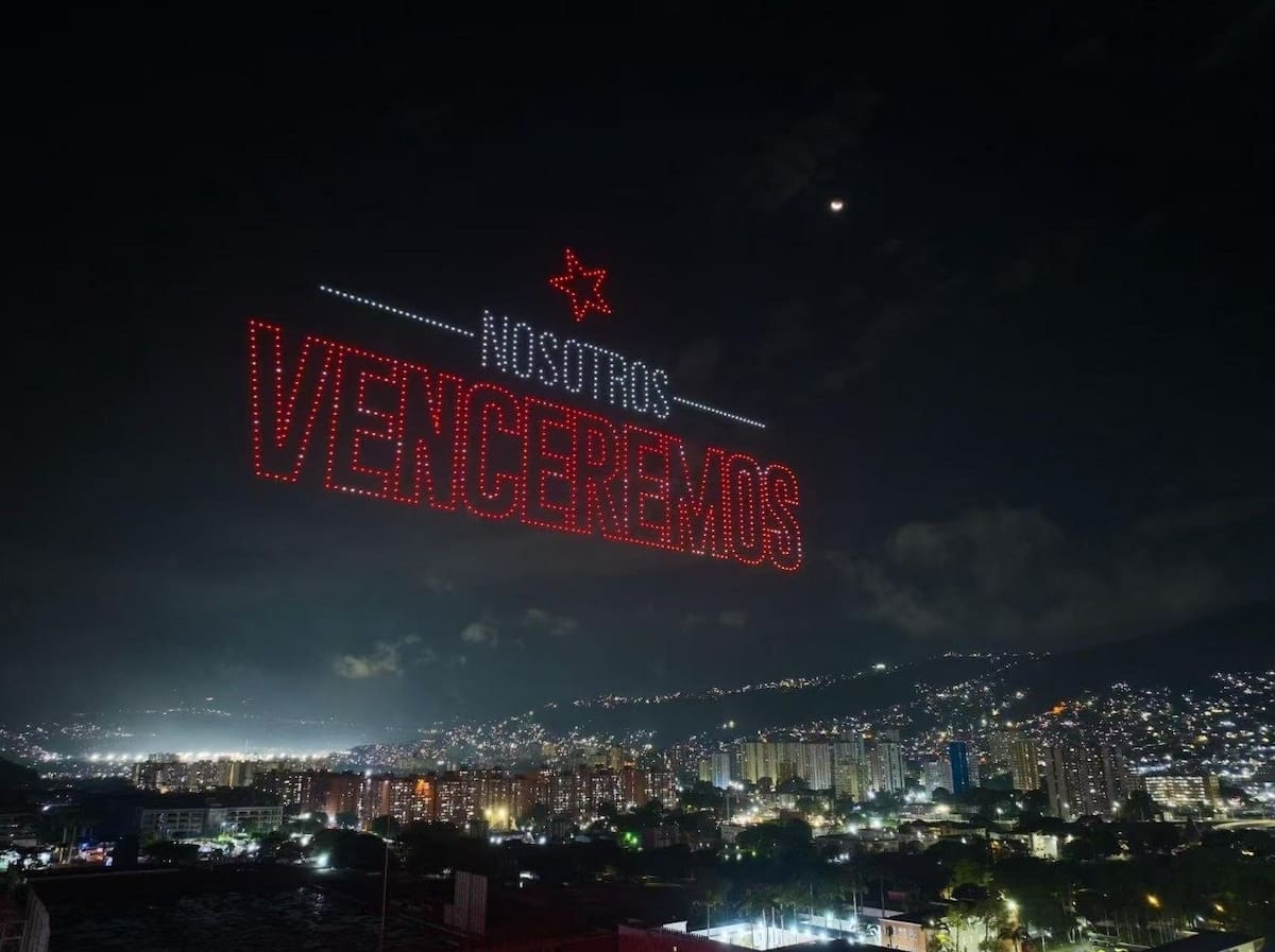 Chavistas exigieron liberación de Nicolás Maduro con un show de drones en Caracas. // Foto: tomada de Facebook - TeleSur.