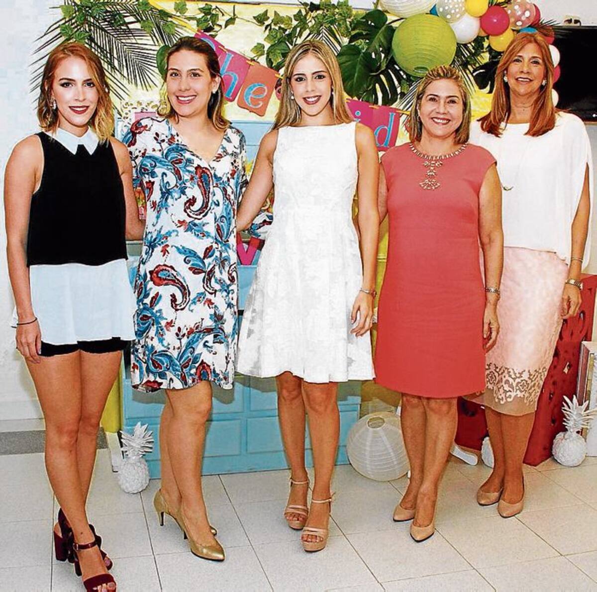 Gabriela Contreras, Marjorie Palacio; la novia, Laura Palacio Contreras; Mabel Contreras e Icha de Bajaire. MARUJA PARRA - EL UNIVERSAL