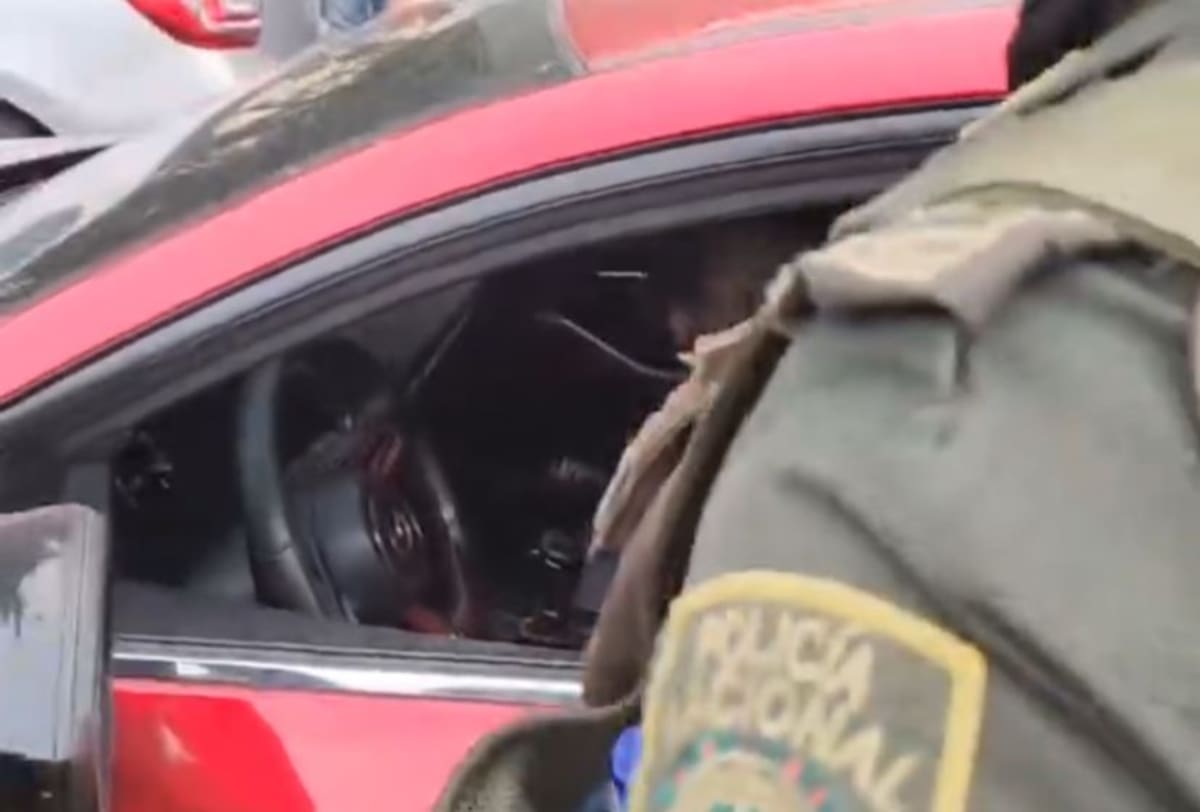 A Guillermo Galviz lo mataron dentro de un auto de color rojo.